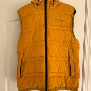 Scotch & Soda men’s Yellow Vest K-22. Like new. Size L